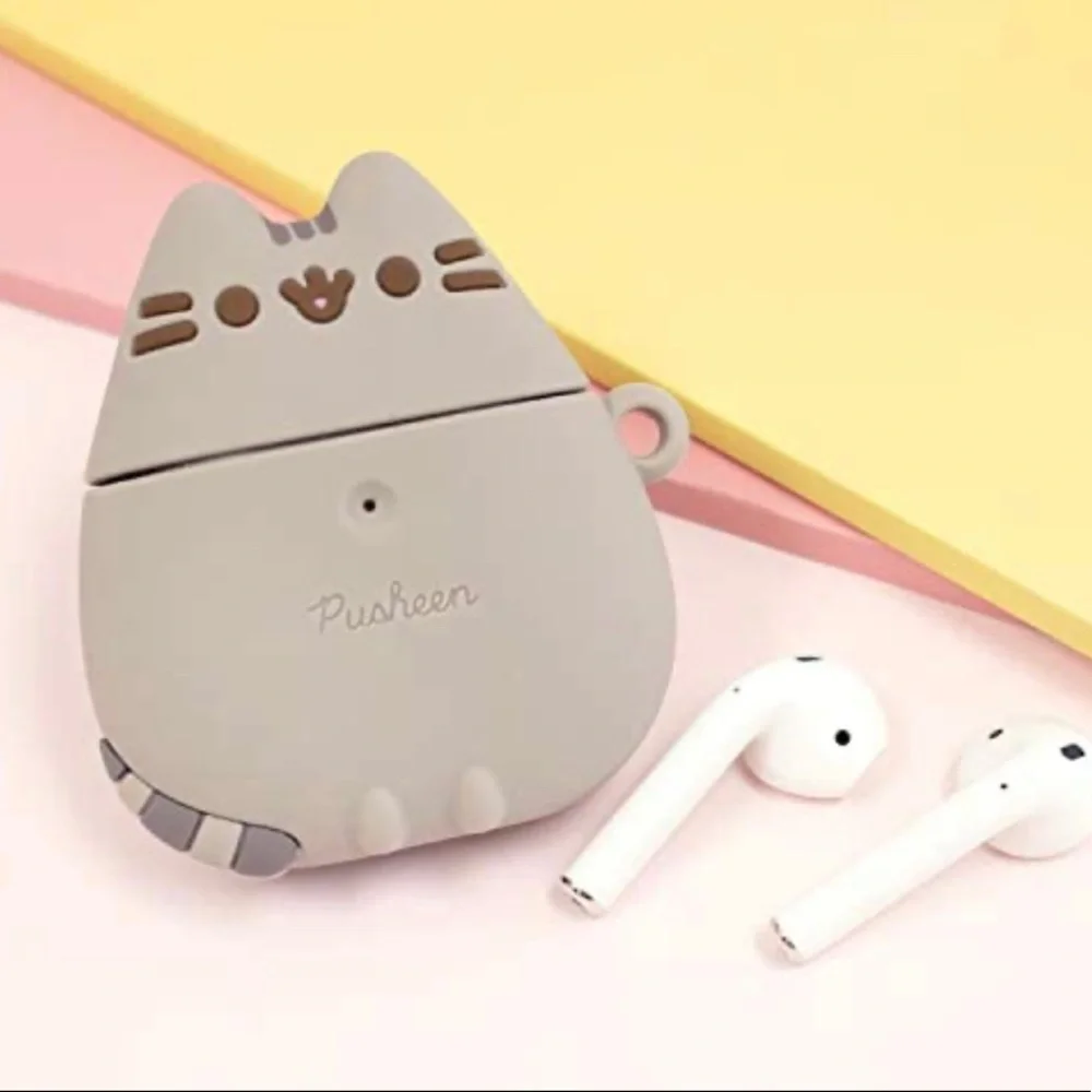 Pusheen AirPods 1/2 case - Picture 1 of 11